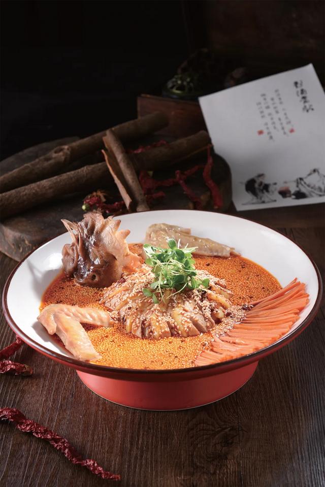 蒜泥腰片,鸿猷鸡,款子耳,​麻辣酥鱼,怪味牛肉,花雕猪肚,