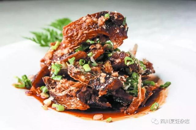 蒜泥腰片,鸿猷鸡,款子耳,​麻辣酥鱼,怪味牛肉,花雕猪肚,
