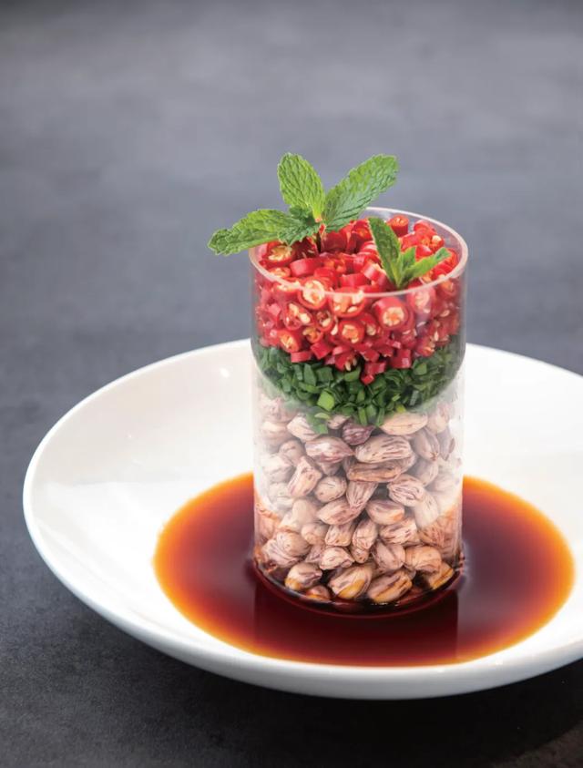 蒜泥腰片,鸿猷鸡,款子耳,​麻辣酥鱼,怪味牛肉,花雕猪肚,