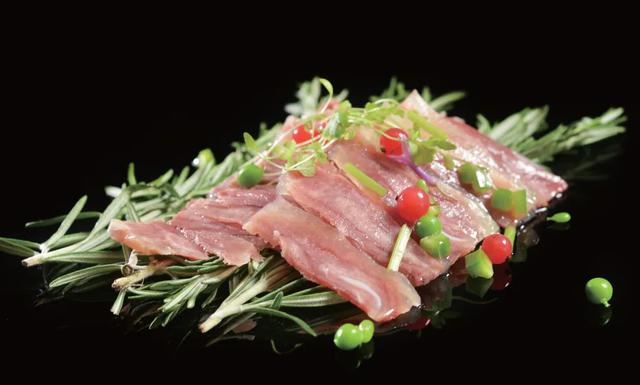 蒜泥腰片,鸿猷鸡,款子耳,​麻辣酥鱼,怪味牛肉,花雕猪肚,