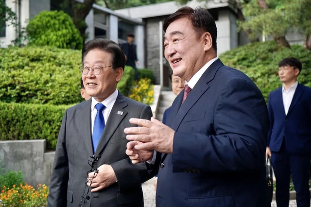 李在明只等了5个小时，从北京发来的贺电，就送到了他的手中