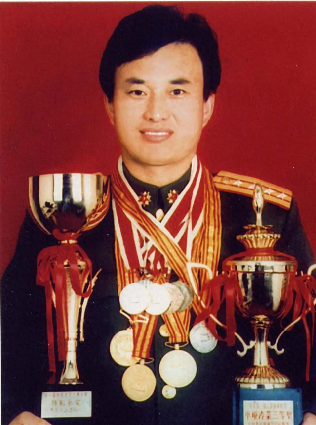 “军中厨神”李春祥逝世
，享年66岁，是队伍中军衔最高的厨师