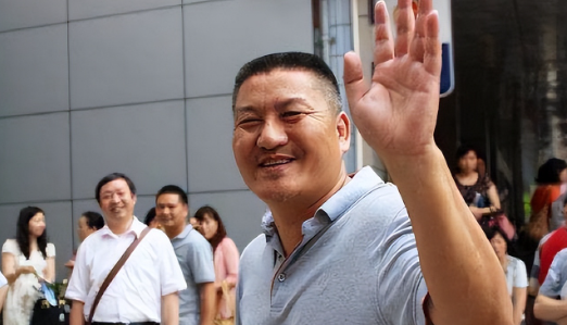 真恶心！59岁外子
将加入第29次高考，产业被扒，占高考资本
当网红