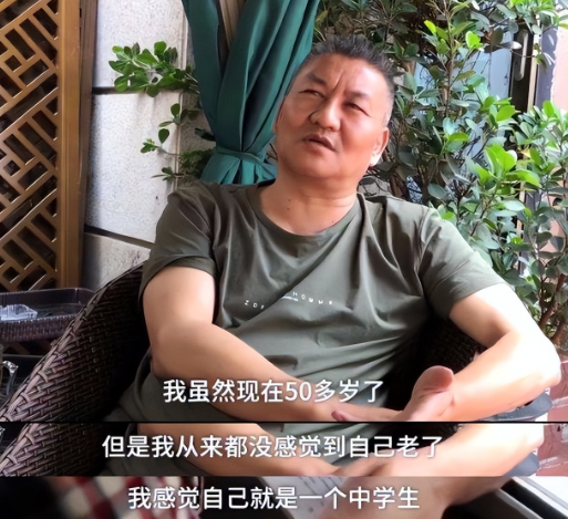 真恶心！59岁外子
将加入第29次高考，产业被扒，占高考资本
当网红