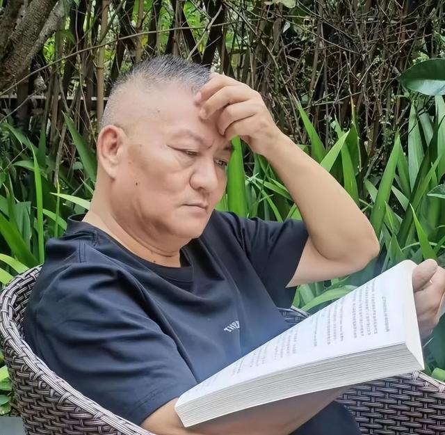 真恶心！59岁外子
将加入第29次高考，产业被扒，占高考资本
当网红