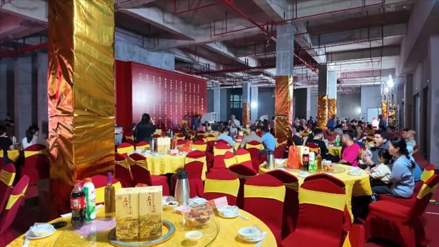 陈宗祠燕徙庆典盛年夜
举行，陈太吉酒庄庄主范绍辉受邀出席并致贺