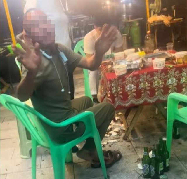 3人消费780！游客
在重庆遇阴阳菜单，质疑被持刀威逼
，本地人发声