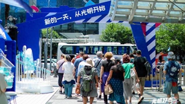 八宝辣酱混搭恰巴塔，甘蔗植物水有“科技力”……在陆家嘴体验“上海味道”