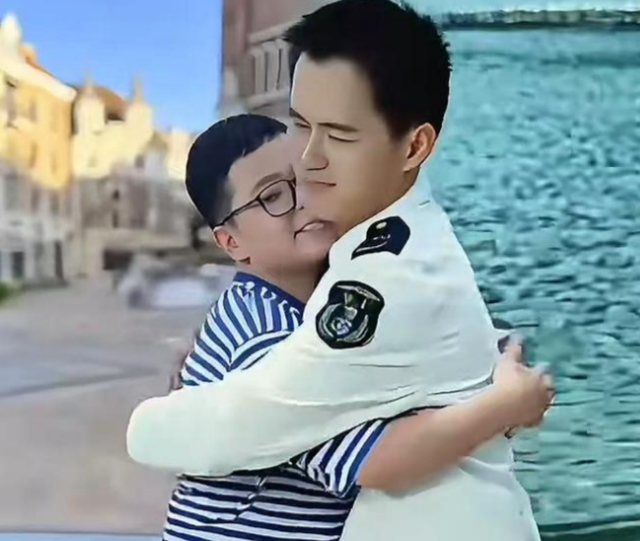 警方转达！辱骂烈士家属的外子
被抓，正面照曝光，网友：难怪嚣张
