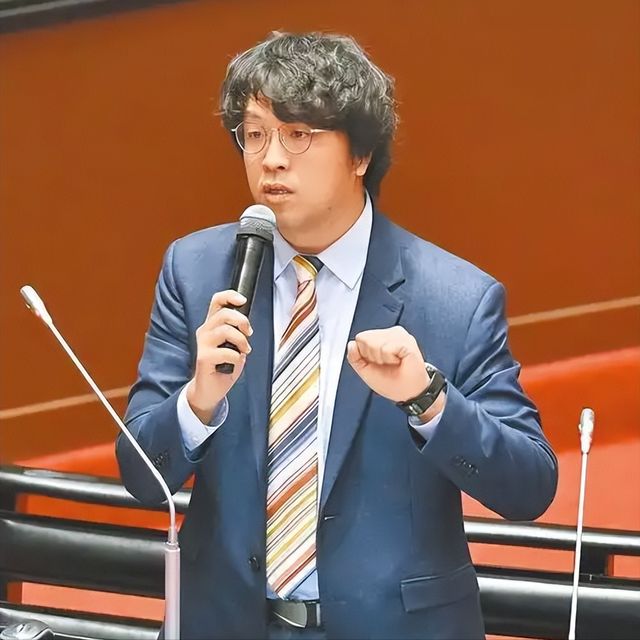 央视曝光！反华家属潜伏中国多年，靠大年夜

陆敛财无数，如今报应莅临
