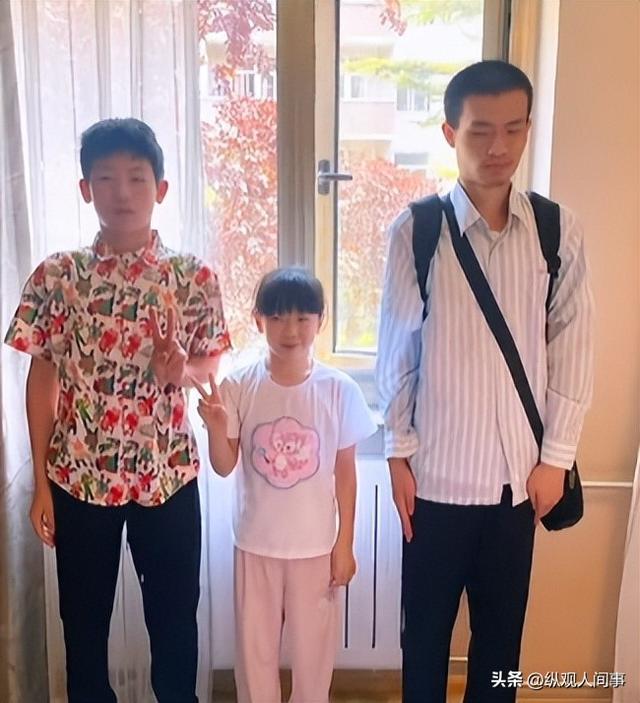 34岁北年夜
韦神罕露面，与1年前差别伟年夜

，心情蜡黄牙齿缺失引热议