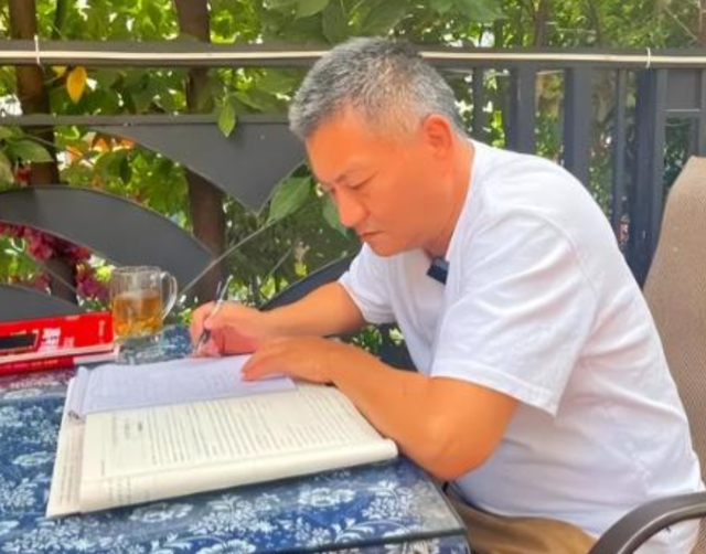 真恶心！男子58岁将参加第29次高考，背后财产被扒，占用资源
30年