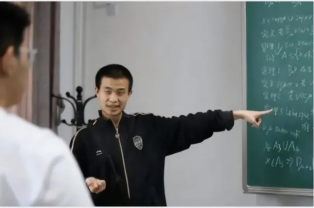 北大“韦神”突然开号，本人出镜！堂哥证实：为了让他多打仗外界，会用来做数学分享