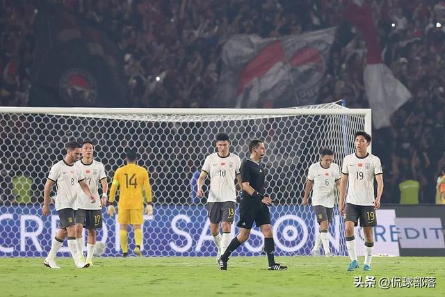 国足0-1出局！全场诞生4个弗成
思议
+2个不争究竟，最年夜
罪人竟是他