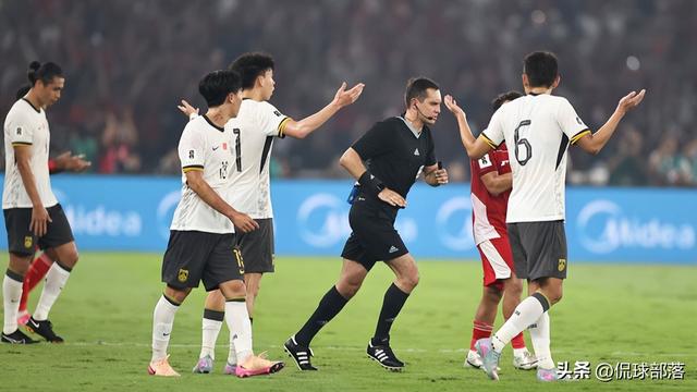 国足0-1出局！全场诞生4个弗成
思议
+2个不争究竟，最年夜
罪人竟是他