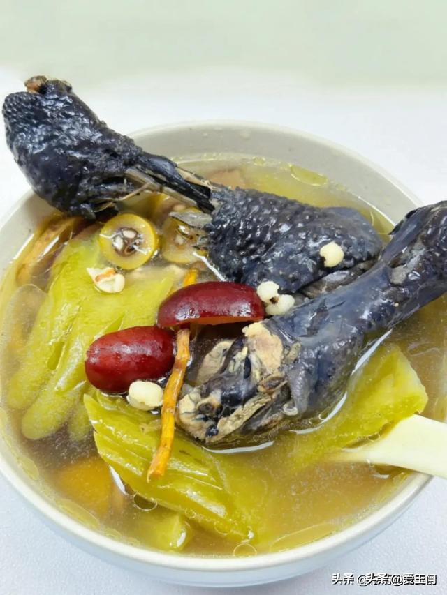 夏天
喝八汤，越喝越健康，清火气祛燥热，营养美味，老小皆宜