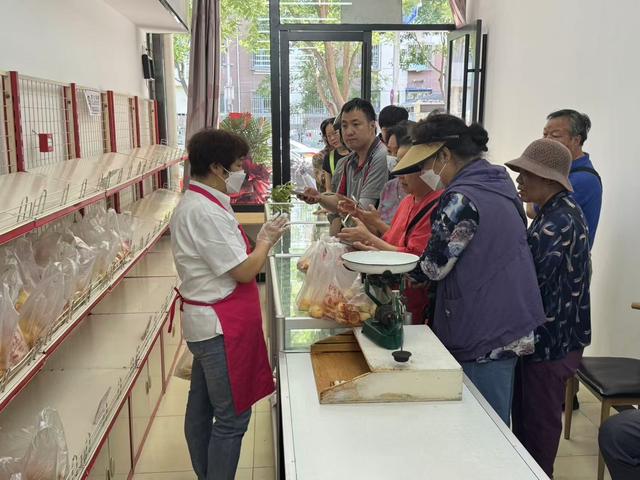 “中关村茶点”迁址重张，新老顾客纷纷来恭维