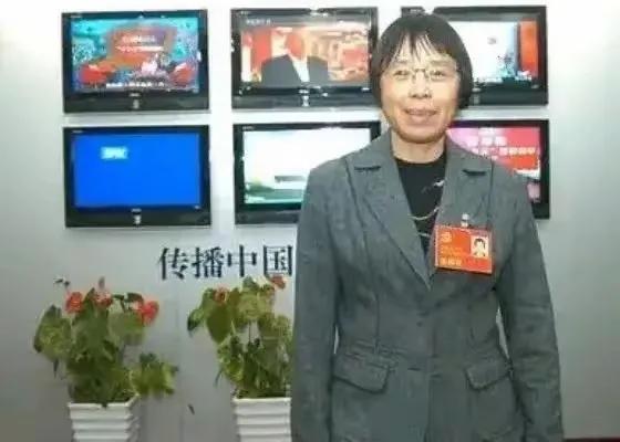 张桂梅此次
又火上央视了！她的一句话，直接让年夜
家集团
破防