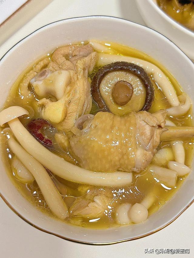 炎天，6道清淡好喝的家常养分
汤，让你天天爱上喝汤