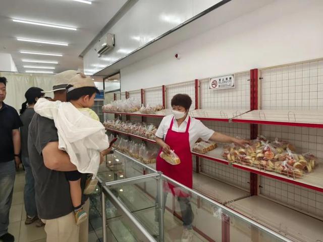 “店里样儿没变，还是老味道”！中关村茶点新址迎客
