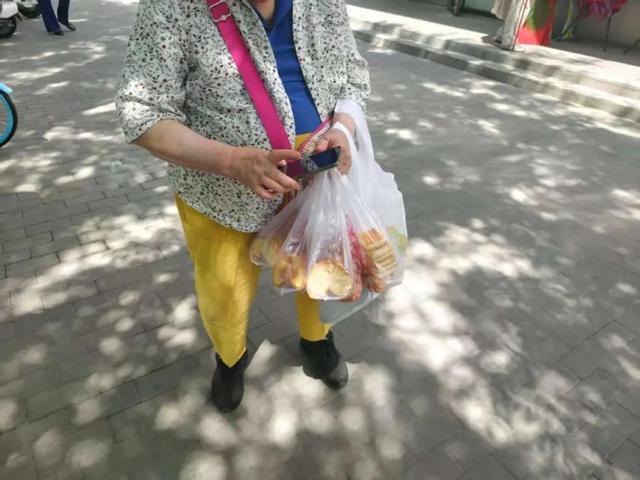 “店里样儿没变，还是老味道”！中关村茶点新址迎客