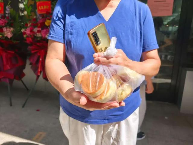 “店里样儿没变，还是老味道”！中关村茶点新址迎客