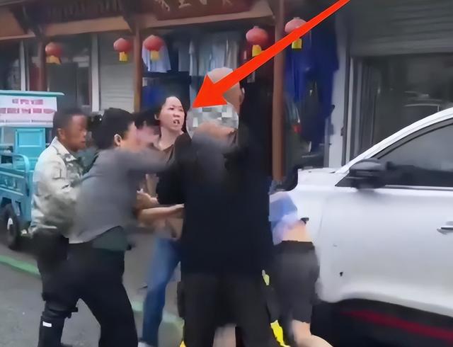 江苏旅客
被围殴后续：男子头部被凶器猛击，官方到场，务必严惩
