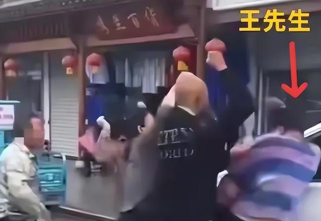 江苏旅客
被围殴后续：男子头部被凶器猛击，官方到场，务必严惩
