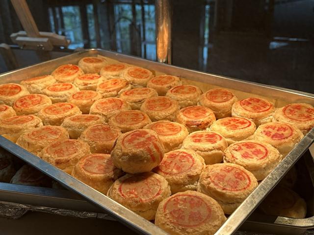 芒种才过，杭州人已经开端
订榨菜鲜肉月饼了？真的，8元一个有人订