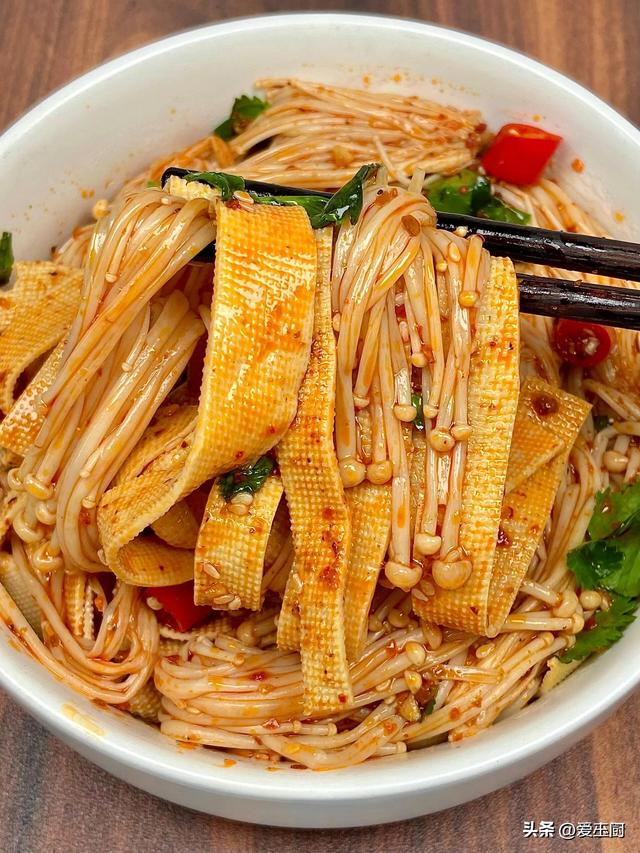 进入夏天
，6道让人嘴馋的下饭菜弗成
错过，色喷鼻
味俱全，家人爱吃