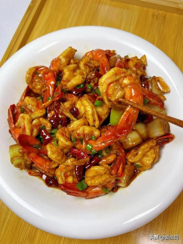 进入夏天
，6道让人嘴馋的下饭菜弗成
错过，色喷鼻
味俱全，家人爱吃