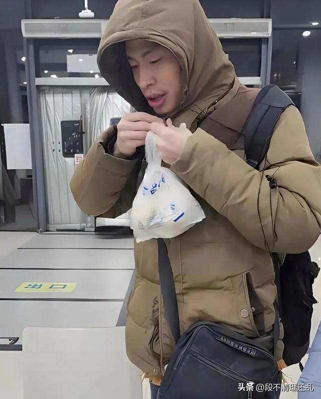 痛心！北大韦东奕突然现身，其身材和精力状态令人堪忧！