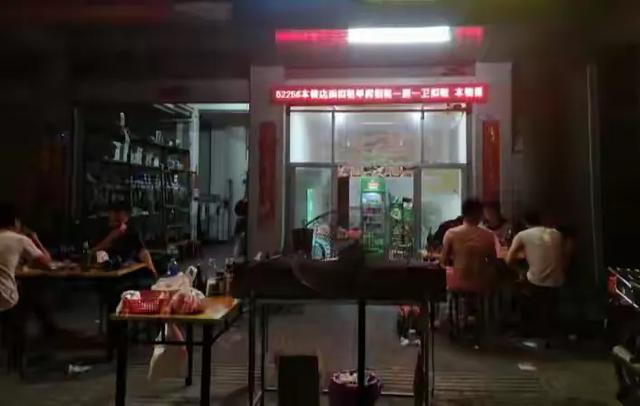 重庆文旅瓦解了！3游客吃烧烤780元被宰，菜单亮出 本地人团体发声