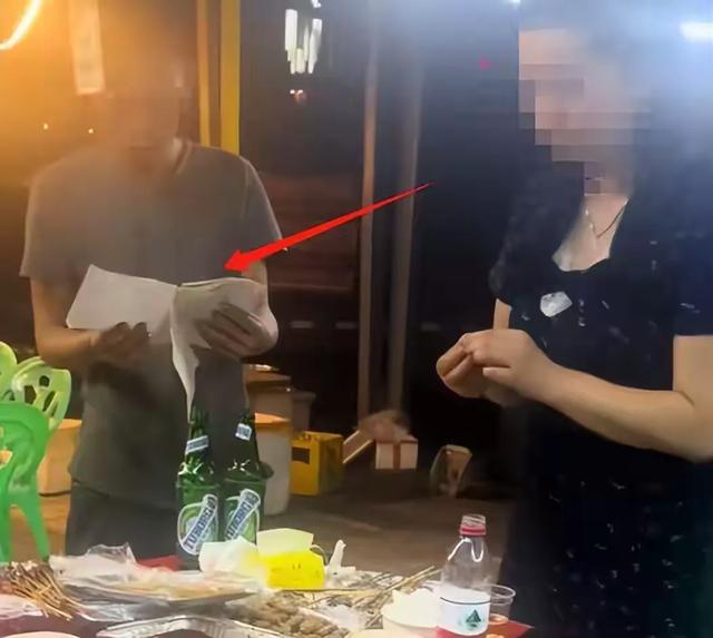 重庆文旅瓦解了！3游客吃烧烤780元被宰，菜单亮出 本地人团体发声