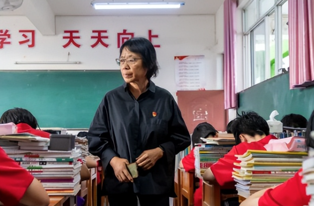 2000逻辑学
生无一上清北！张桂梅曾被着名年夜
V质疑，实在她早已答复