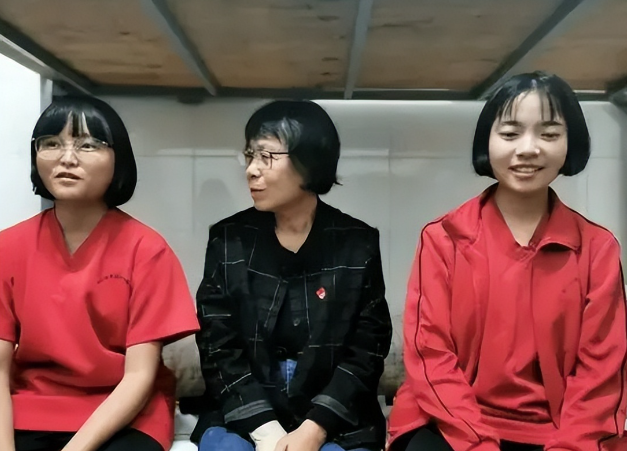2000逻辑学
生无一上清北！张桂梅曾被着名年夜
V质疑，实在她早已答复