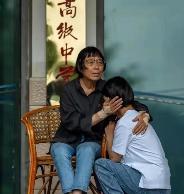 2000逻辑学
生无一上清北！张桂梅曾被着名年夜
V质疑，实在她早已答复