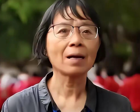 2000逻辑学
生无一上清北！张桂梅曾被着名年夜
V质疑，实在她早已答复