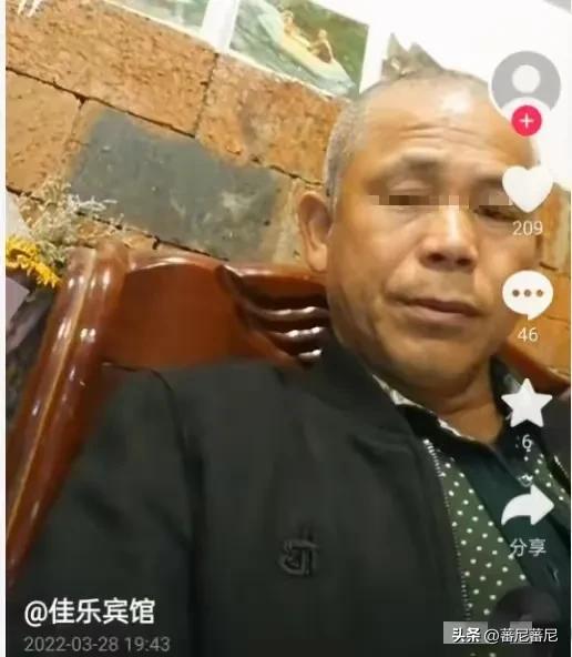 闹大了！安徽打人饭铺
老板身份账号曝光：地头蛇，气力很大 口碑差
