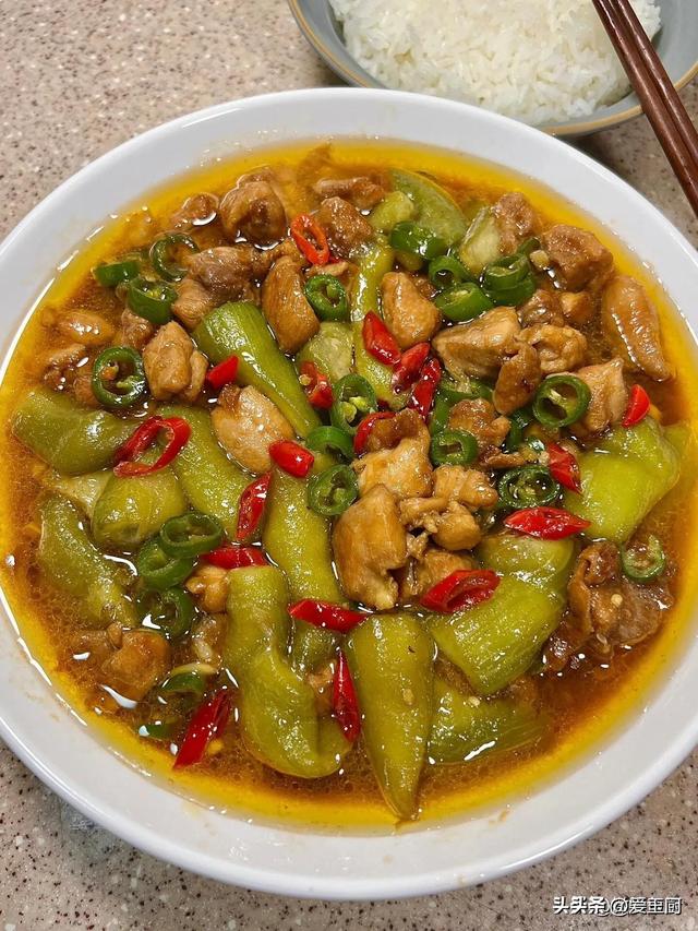 夏天多吃这菜，维C含量极高，顺手一炒，鲜嫩好吃不上火