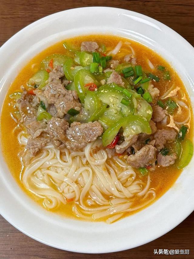 夏天多吃这菜，维C含量极高，顺手一炒，鲜嫩好吃不上火