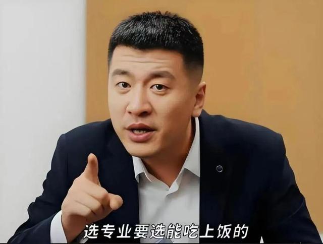 这一次，张桂梅式教诲的“悲惨”，在张雪峰身上体现得淋漓尽致
