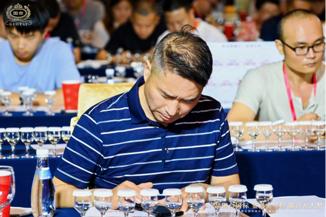 第四届国台国标真实年份酒天下盲品挑衅赛半决赛在郑州启幕，《国台国标真实年份酒•风味通识》重磅发布