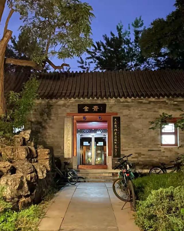 韦东奕北大办公室被曝光！拿老年机，三点一线生存非常简朴！