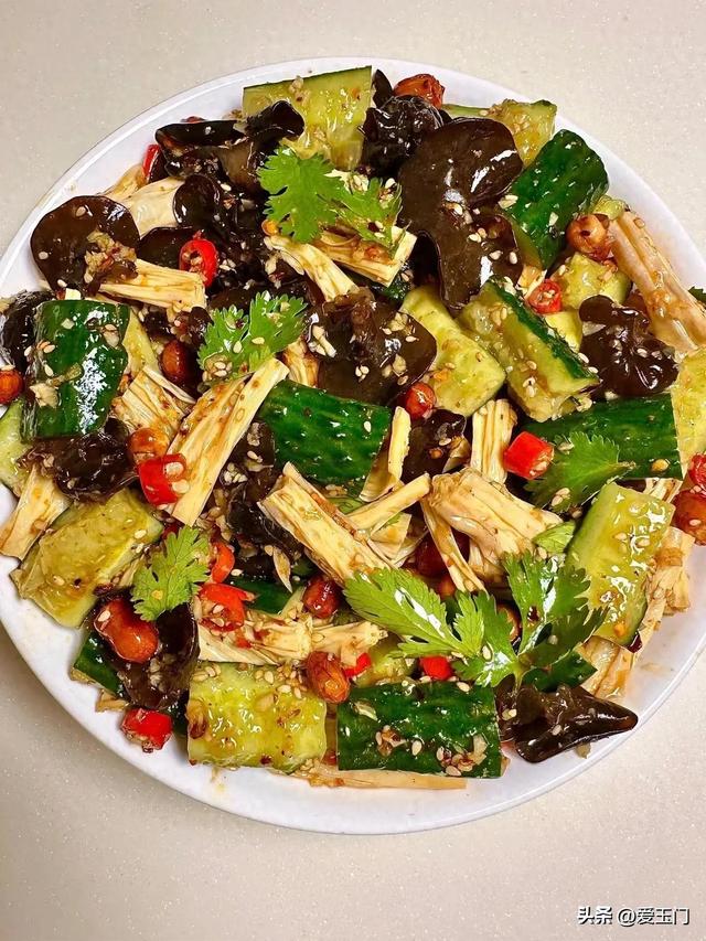 天越来越热了，这7道凉拌菜做法，鲜喷香


鲜味，酸辣开胃，太下饭啦