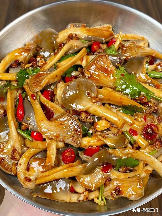 天越来越热了，这7道凉拌菜做法，鲜喷香


鲜味，酸辣开胃，太下饭啦