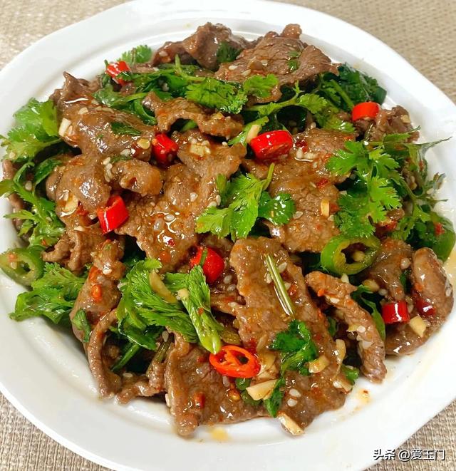 天越来越热了，这7道凉拌菜做法，鲜喷香


鲜味，酸辣开胃，太下饭啦