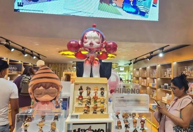 河南首富换人！85后王宁登顶，身家超1400亿元！他22岁孤身北漂，23岁创立泡泡玛特！Labubu环球爆火，公司股价年内已翻倍