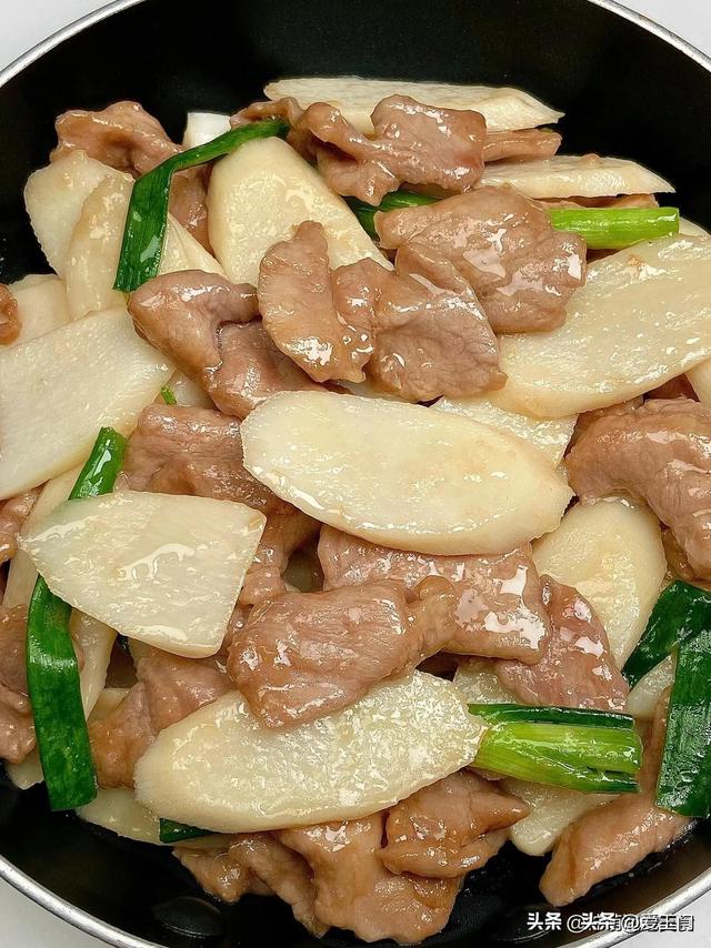 它是湿气“最怕”的食材，除湿祛寒，解暑热，中老年人要多吃