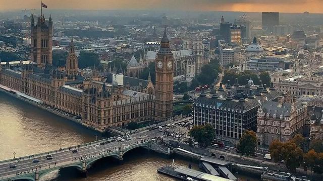 中方专机抵英，美不许中方在伦敦建馆，不到24小时，英方对美答应